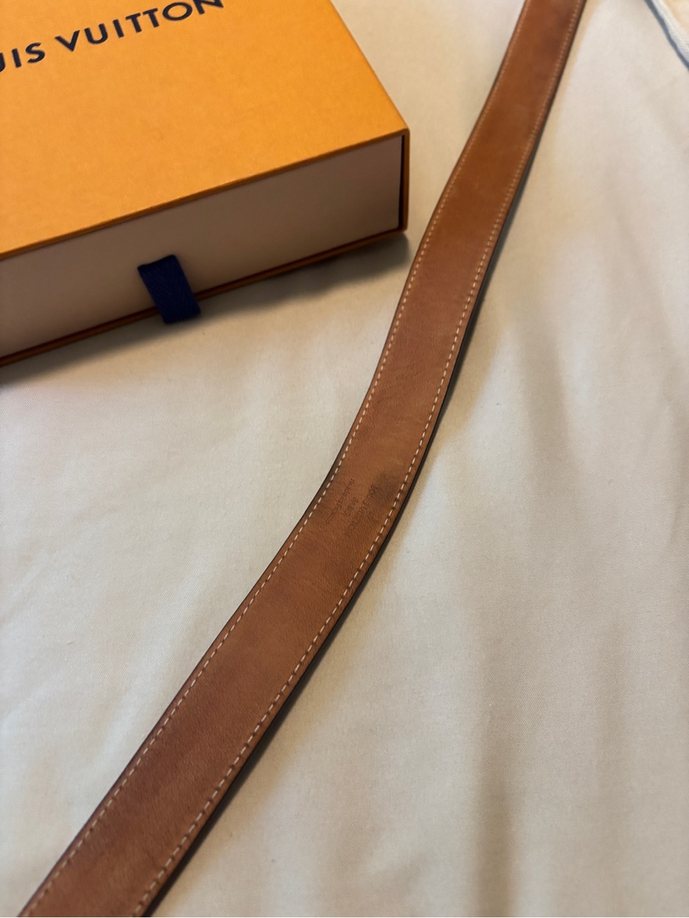Louis Vuitton Women’s Brown Leather Belt with Gold Buckle - Picture 6 of 12